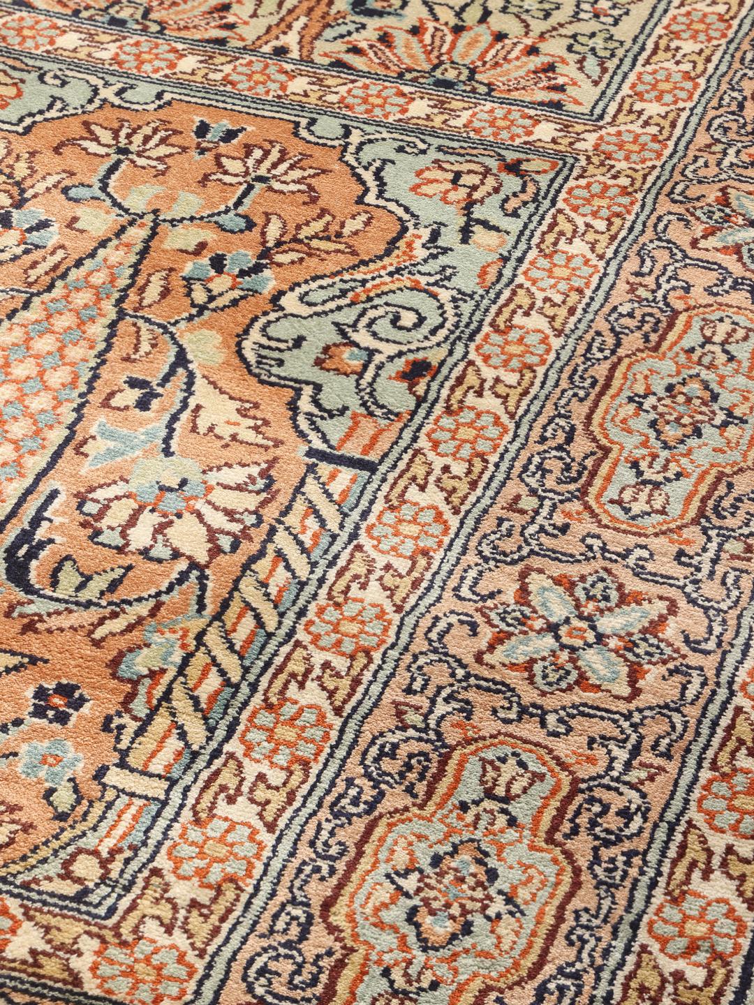 Håndknyttet Kashmir silkeløber med beige og flerfarvet paneldesign