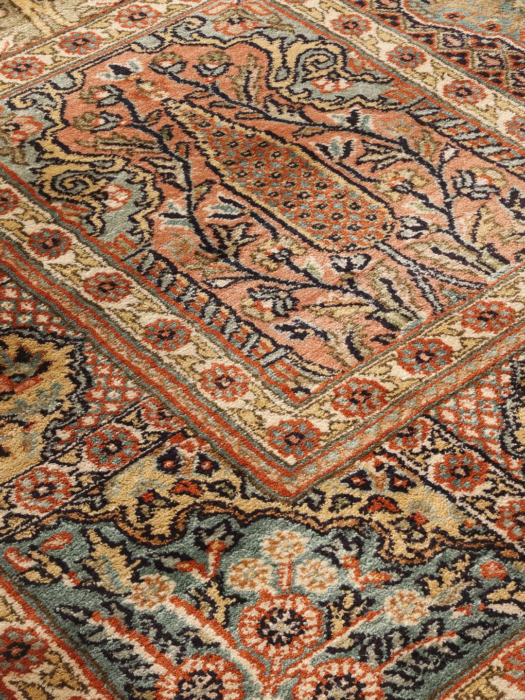 Håndknyttet Kashmir silkeløber med smukke blomsterpaneler i en flerfarvet palette