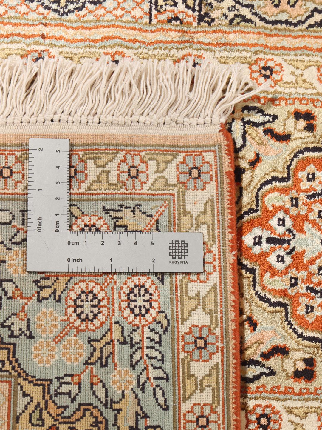 Håndknyttet Kashmir silkeløber med smukke blomsterpaneler i en flerfarvet palette