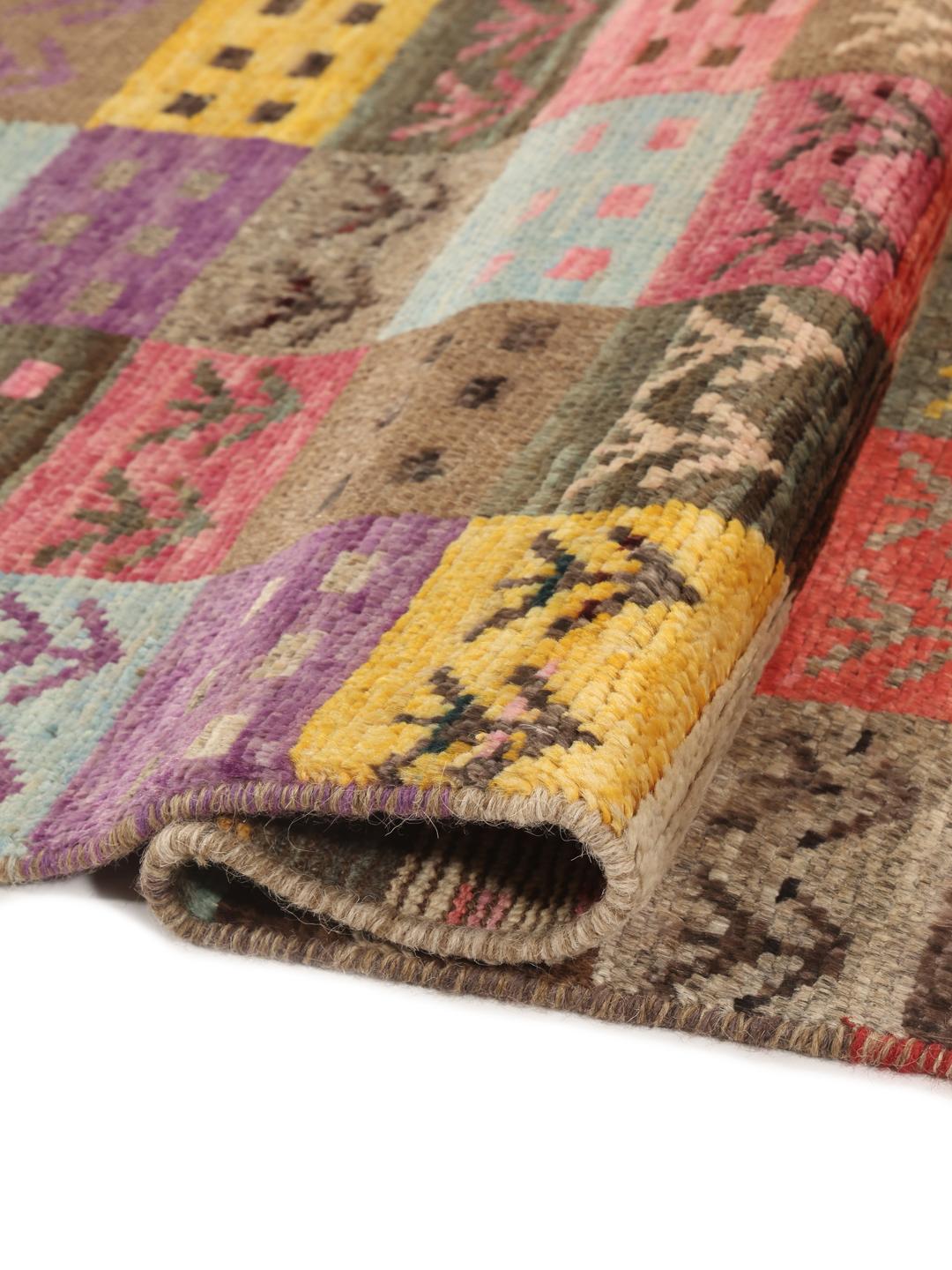 Handgeknoopt Afghaans Berber-tapijt met een kleurrijk patchworkontwerp en geometrische motieven