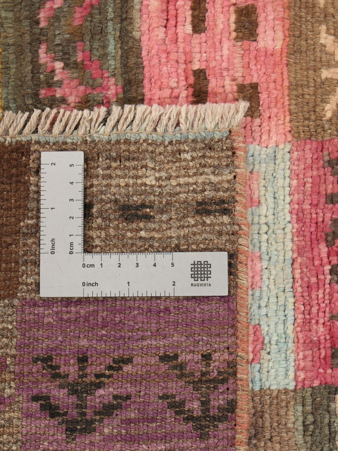 Handgeknoopt Afghaans Berber-tapijt met een kleurrijk patchworkontwerp en geometrische motieven