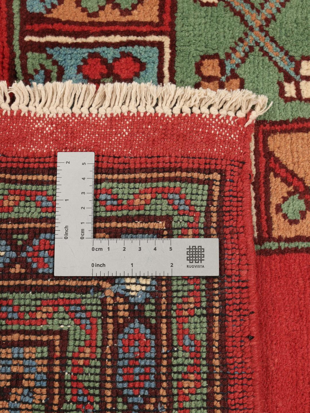 Håndknyttet Afghan Akhche-tæppe med rød bund og traditionelle medaljonmotiver
