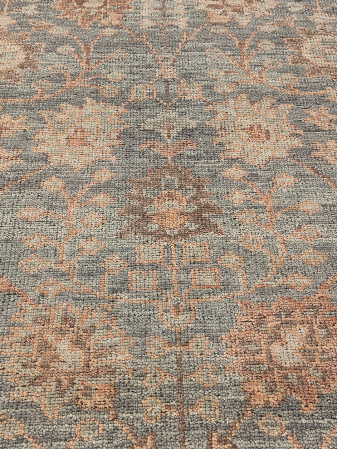 Handgeknoopt Usak Indo-tapijt uit India met bloemmotieven in blauw en beige
