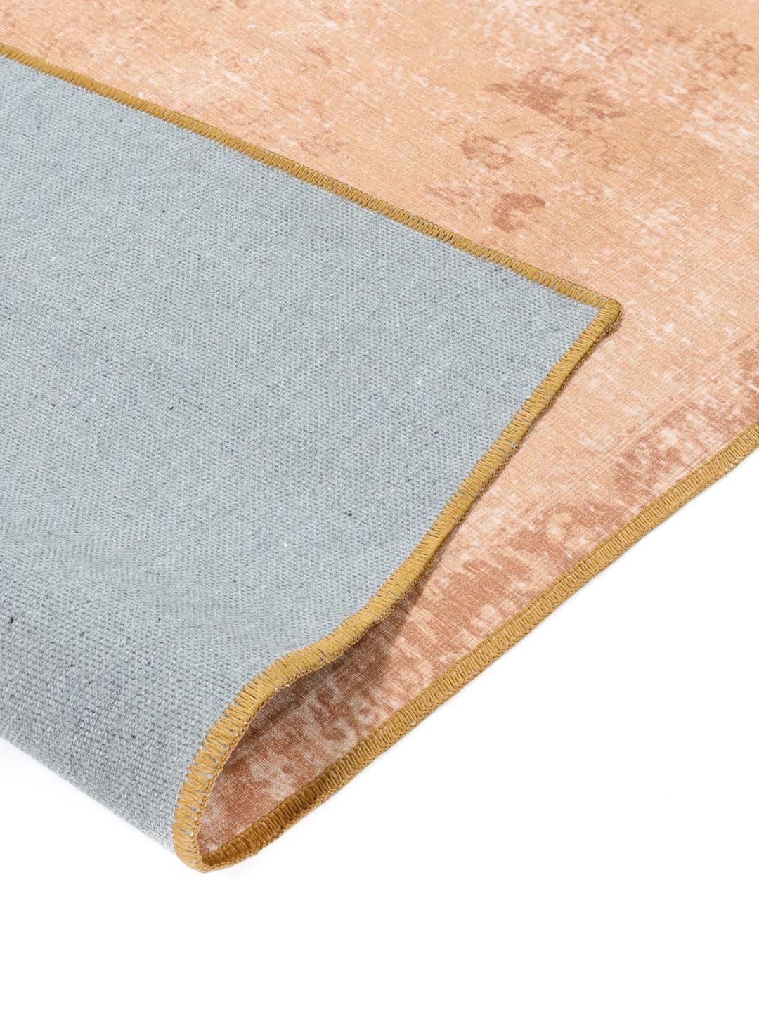 Tapis de couloir doré avec des motifs imprimés traditionnels