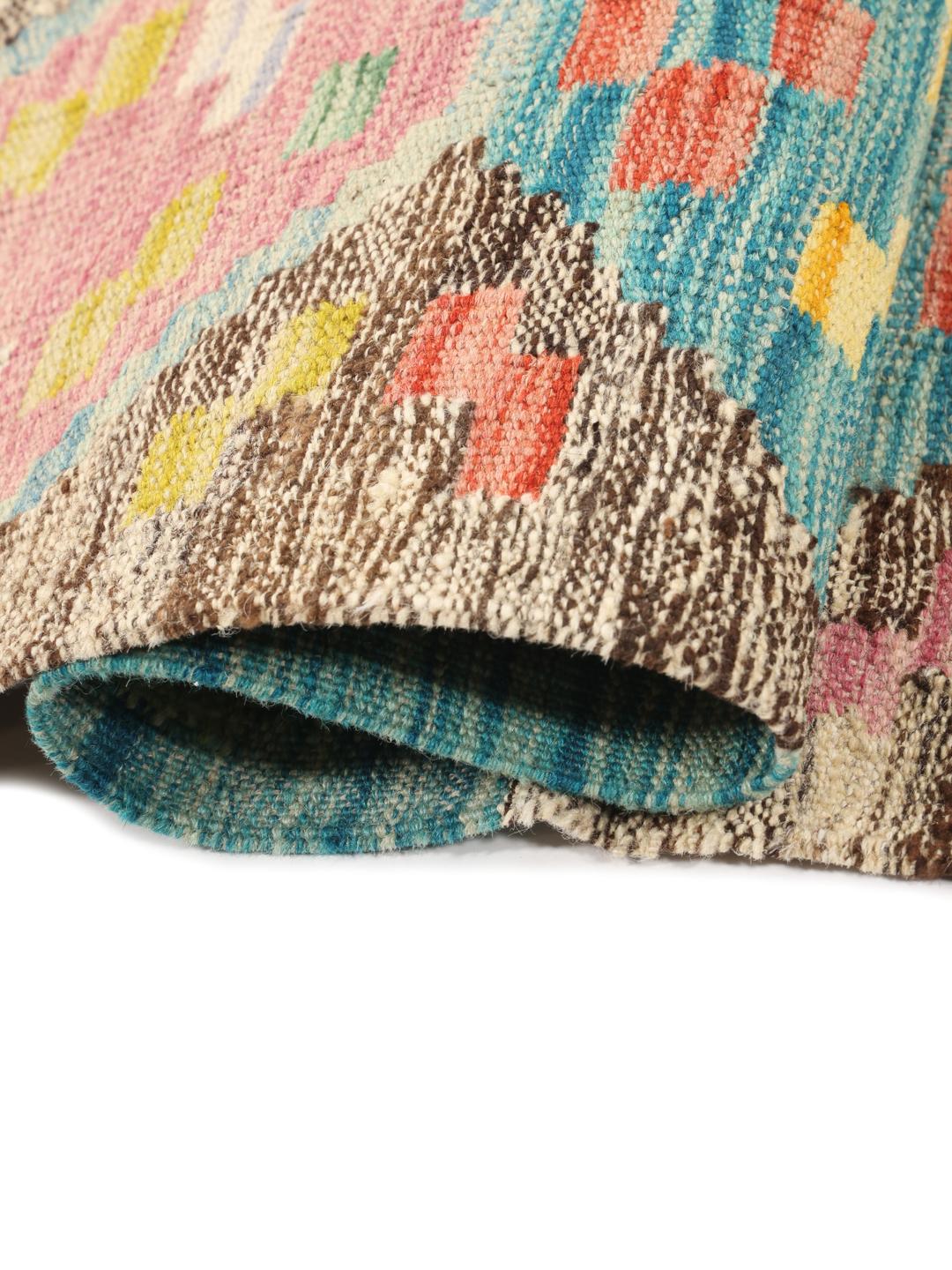 Tappeto kilim afghano tessuto a mano con vivaci motivi geometrici a rombi multicolore