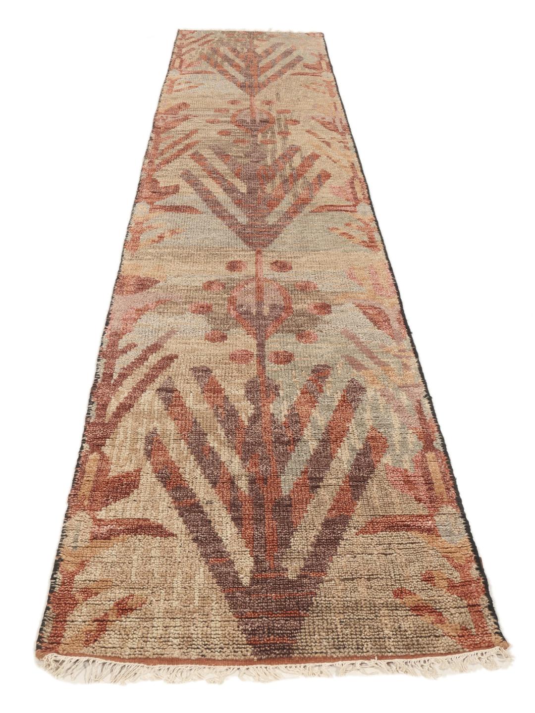 Tapis de couloir en laine Usak Indo fait main, multicolore avec un motif artistique.