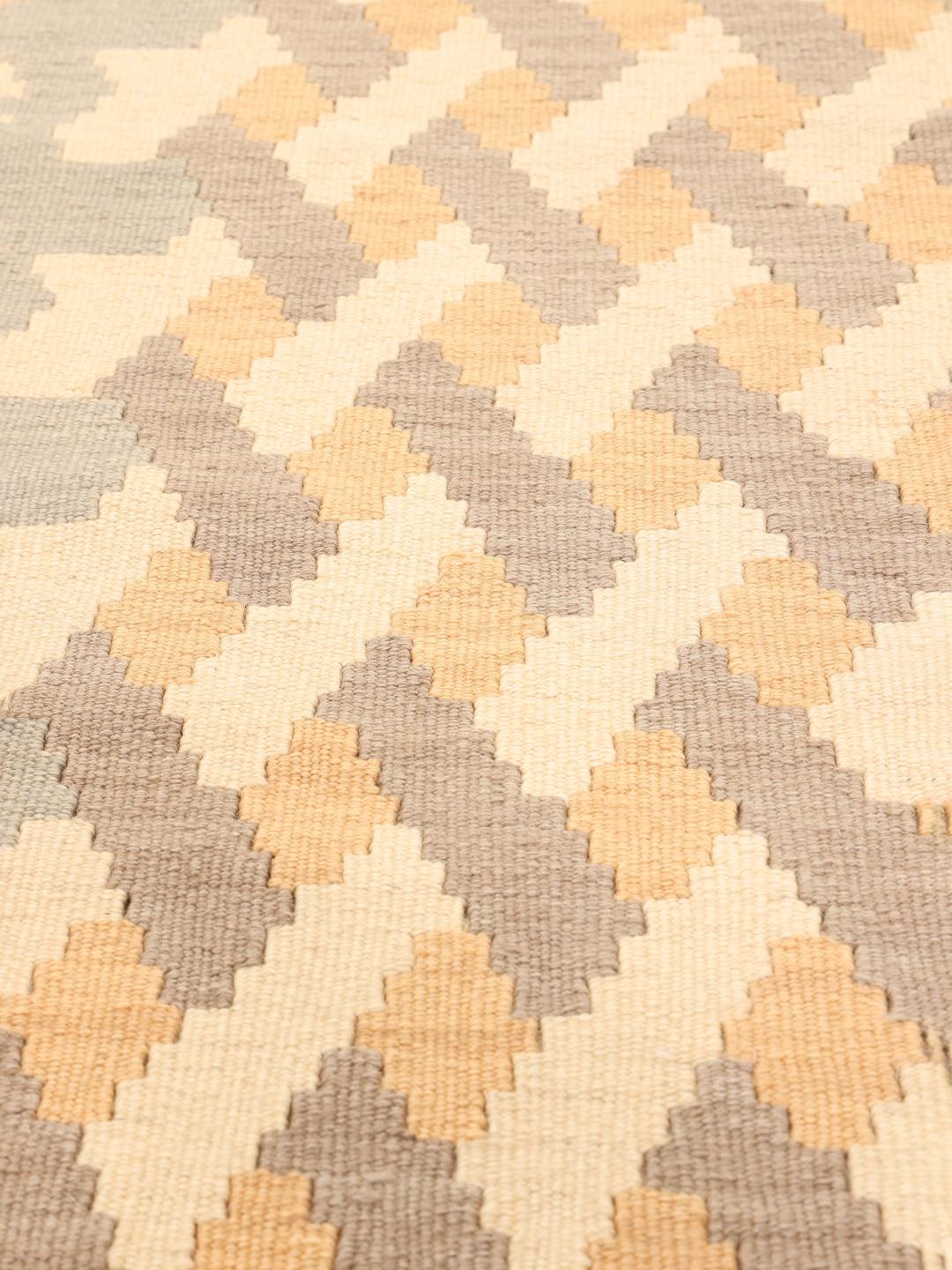 Hand-woven Ghashghai runner with a geometric pattern in beige and grey