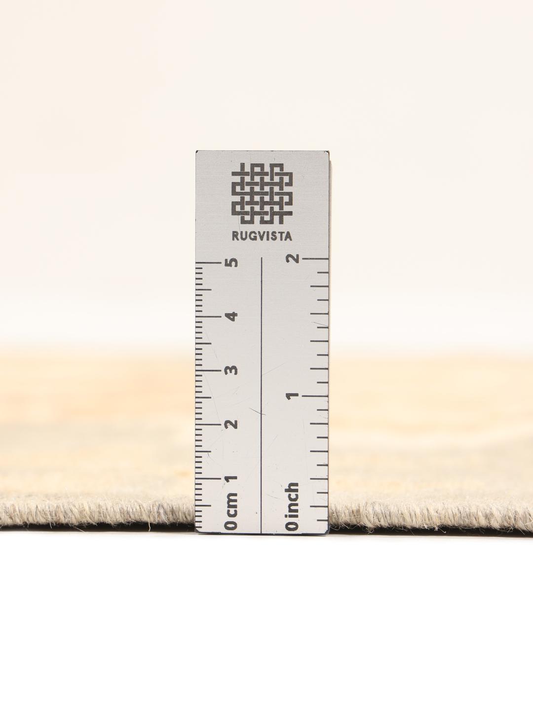 Hand-woven Ghashghai runner with a geometric pattern in beige and grey