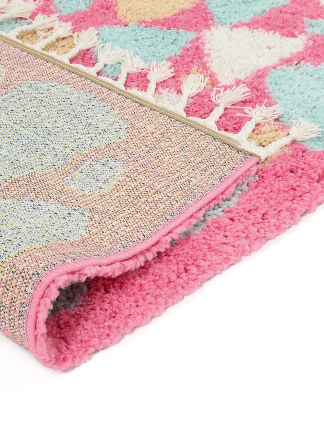 Tapis de couloir en rose foncé avec des bords frangés