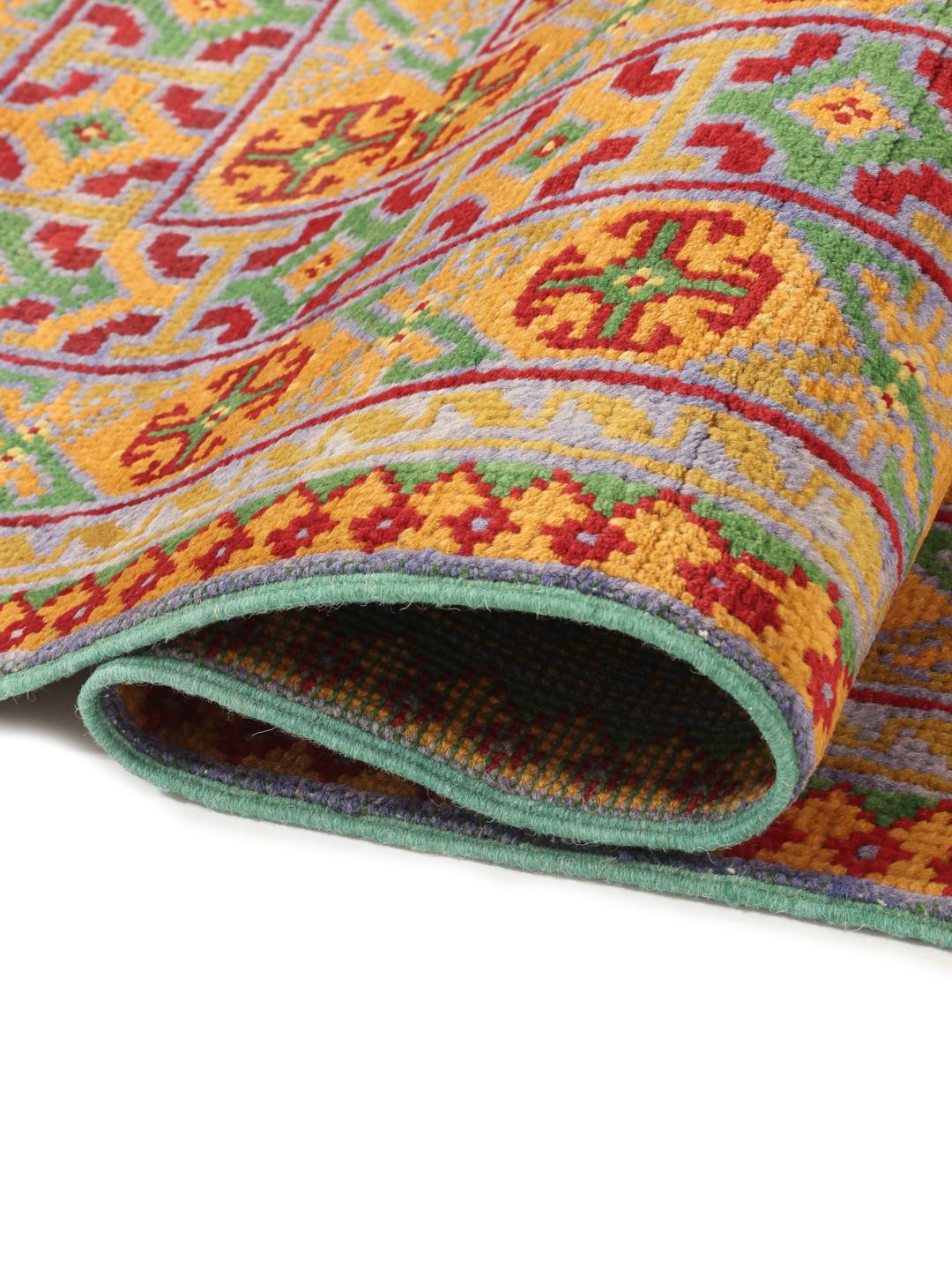 Tapis Afghan Akhche noué à la main avec un champ vert et des médaillons géométriques