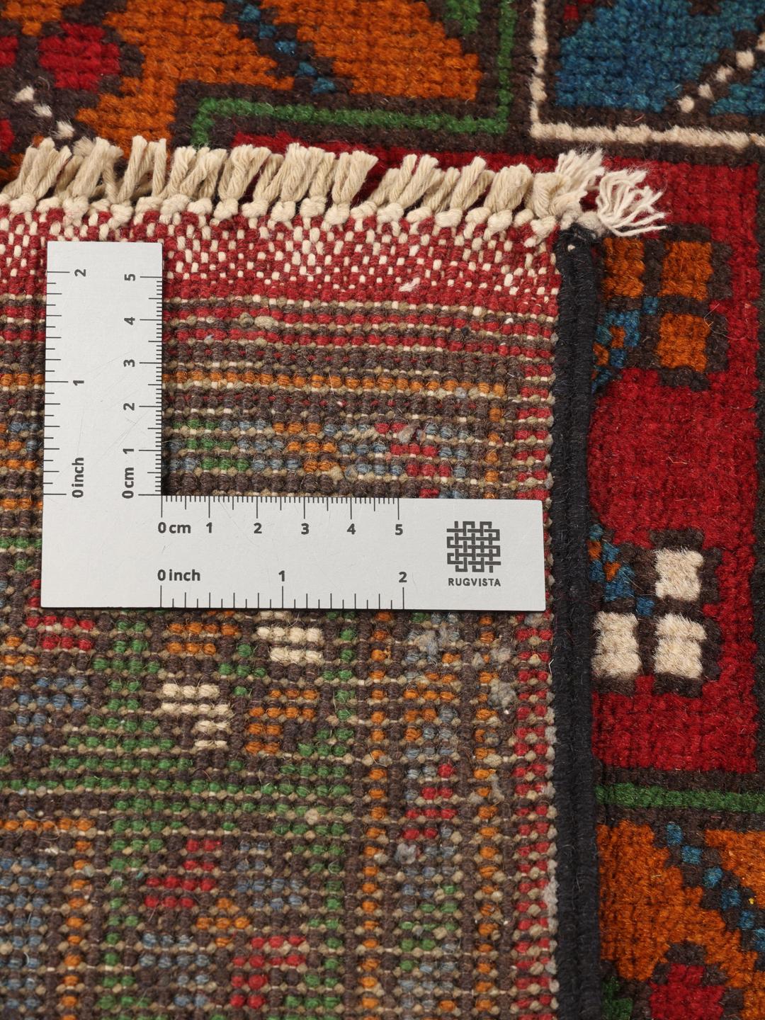Tapis Afghan Akhche noué à la main avec un champ rouge et des motifs géométriques