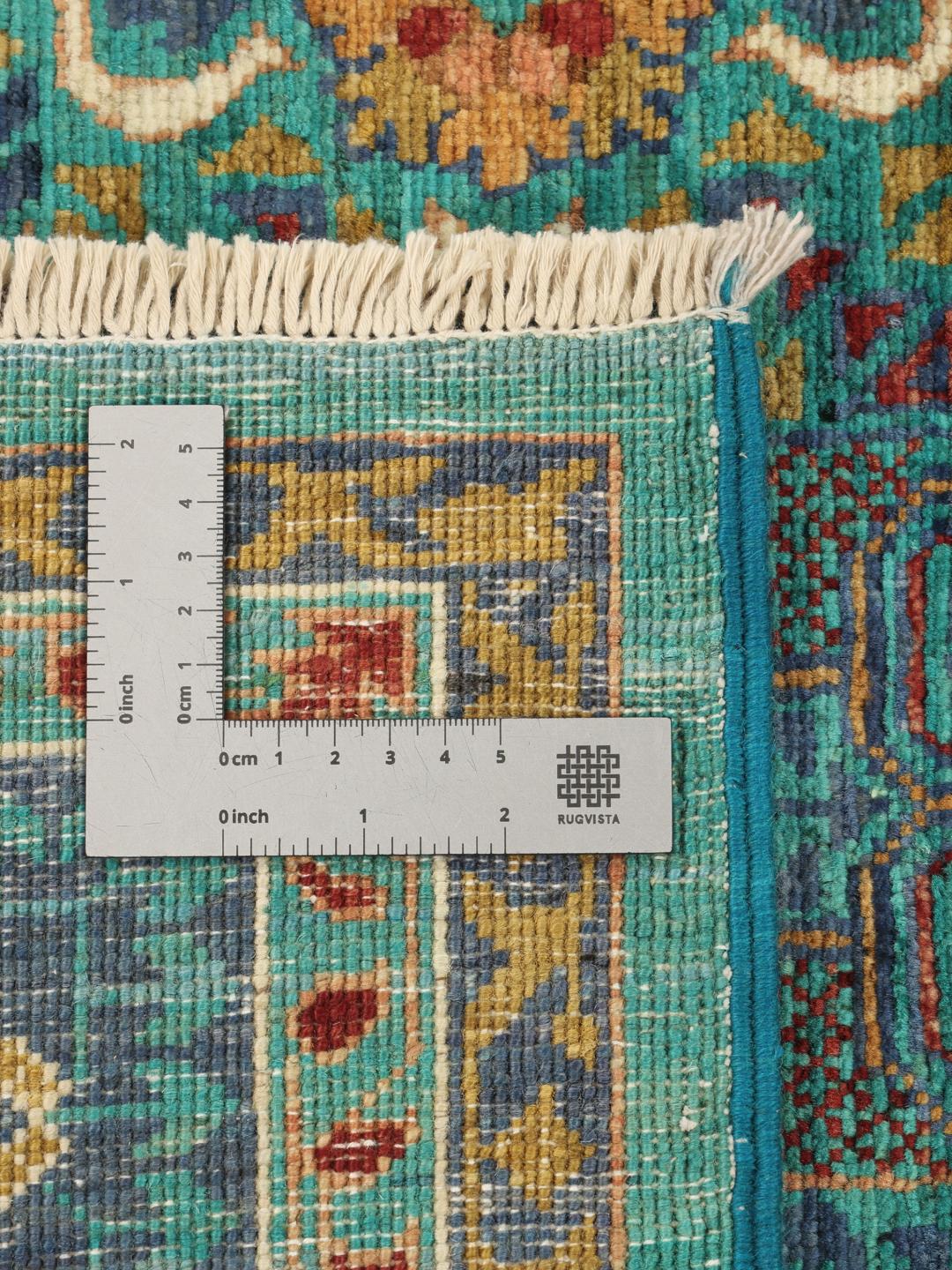 Un covor Mamluk înnodat manual din Afganistan, prezentând un câmp vibrant de culoare teal cu medalioane geometrice.