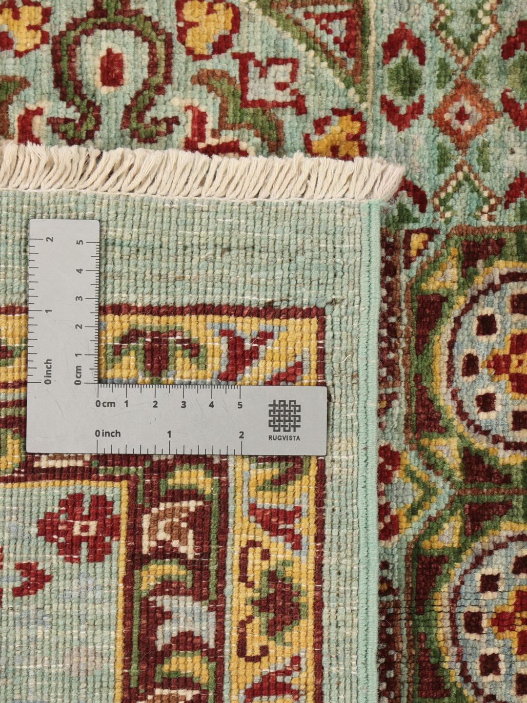 Handgeknoopt Afghaans Mamluk-tapijt met een geometrisch medaillonpatroon in lichtblauwe en warme aardetinten.