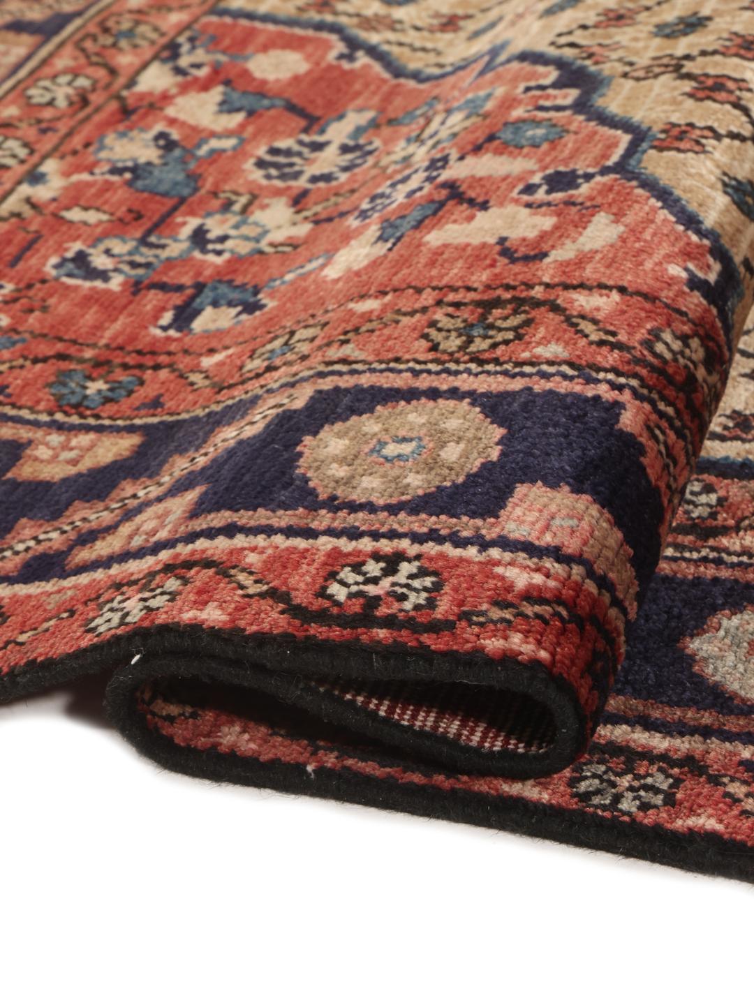 Handgeknoopt Koliai-tapijt uit het Midden-Oosten met een multicolor geometrisch patroon