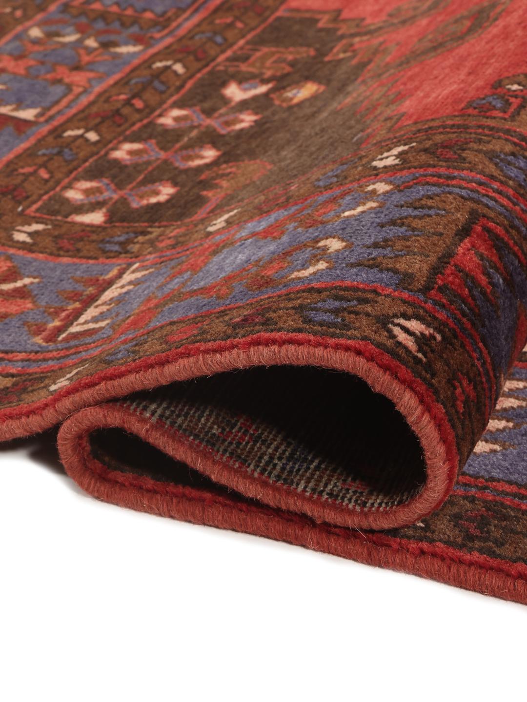 Handgeknoopt Wiss-tapijt met een traditioneel rood en blauw geometrisch patroon