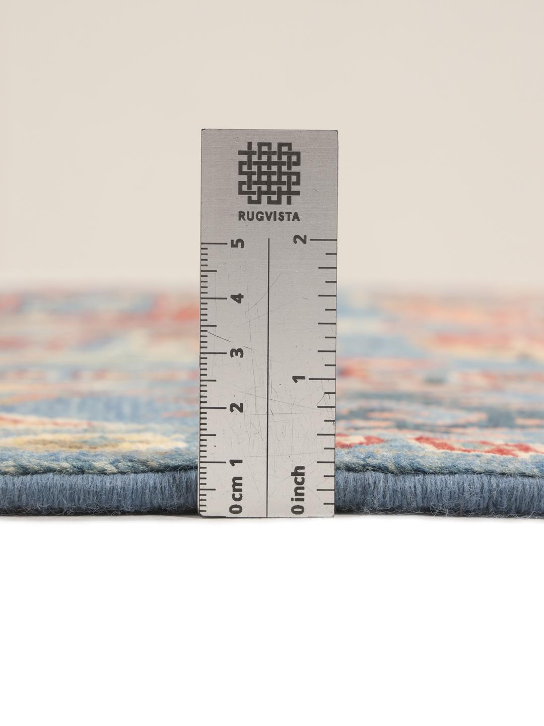 Handgeknoopt Afghaans Kazak-tapijt met geometrische motieven op een blauwe achtergrond