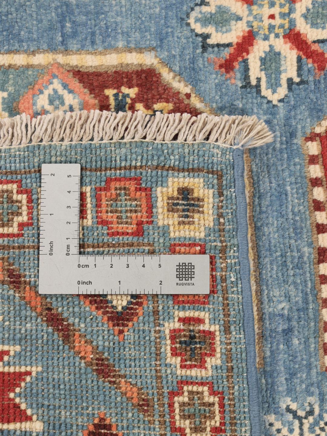 Handgeknoopt Afghaans Kazak-tapijt met geometrische motieven op een blauwe achtergrond