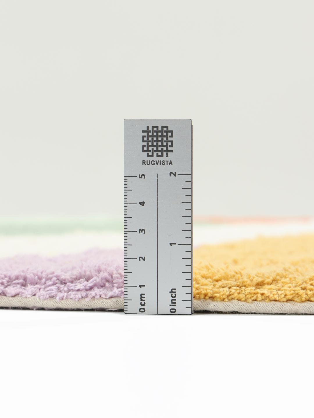 Tapis de bain rond multicolore aux formes organiques