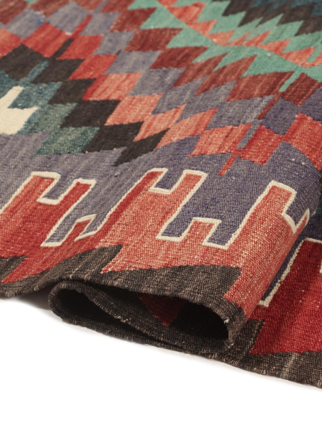 Ręcznie tkany zabytkowy dywan kilim z Turcji w czerwono-turkusowe geometryczne wzory