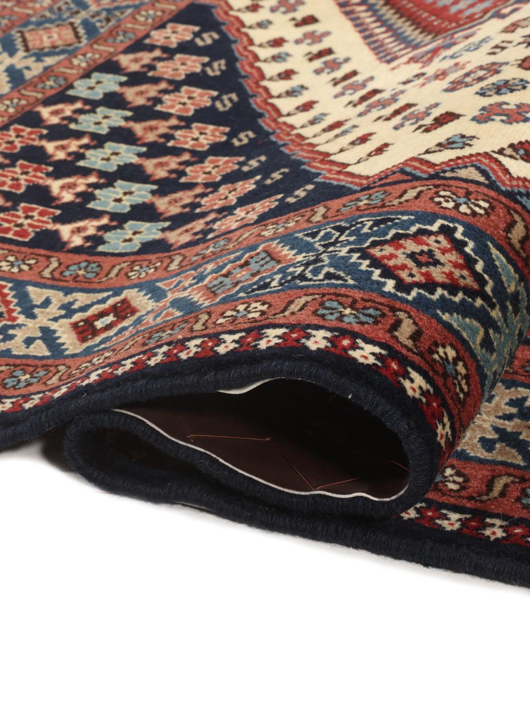 Handgeknoopt Yalameh-tapijt uit het Midden-Oosten met een meerkleurig geometrisch patroon