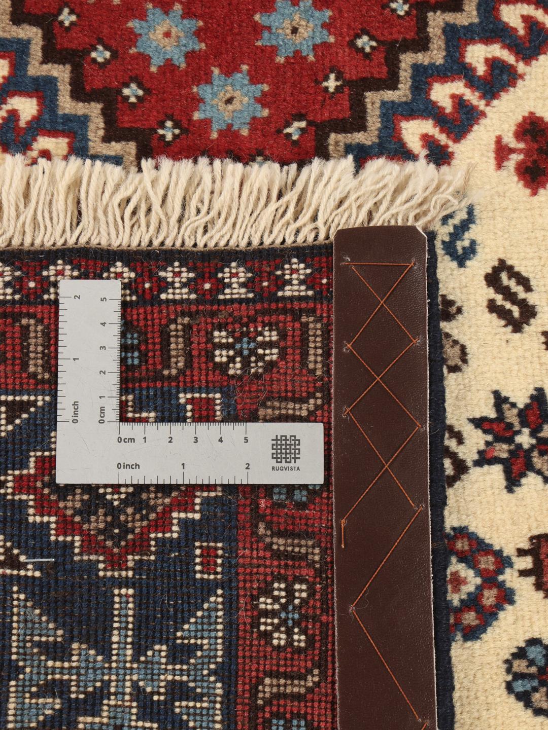 Handgeknoopt Yalameh-tapijt uit het Midden-Oosten met een meerkleurig geometrisch patroon