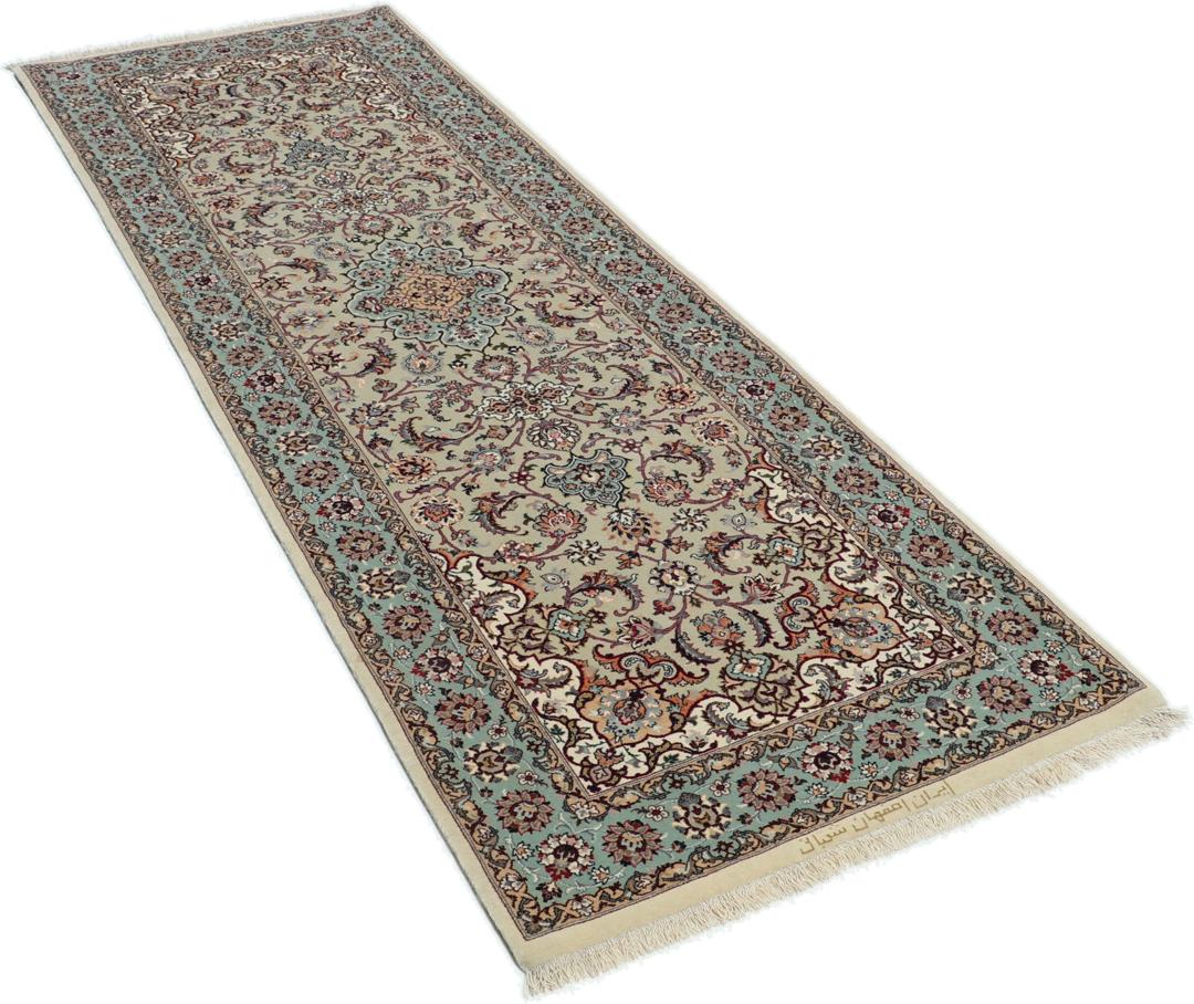 Met de hand geknoopte Isfahan loper met verfijnde bloempatronen in lichtblauw en beige