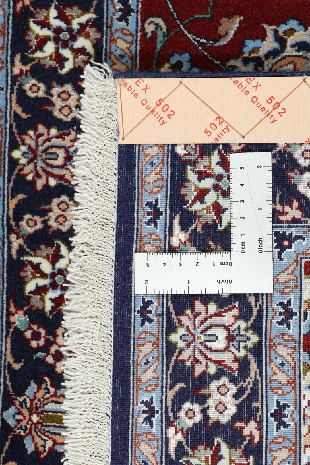 Handgeknoopte Isfahan loper met gedetailleerde bloempatronen in donkerrood en blauw