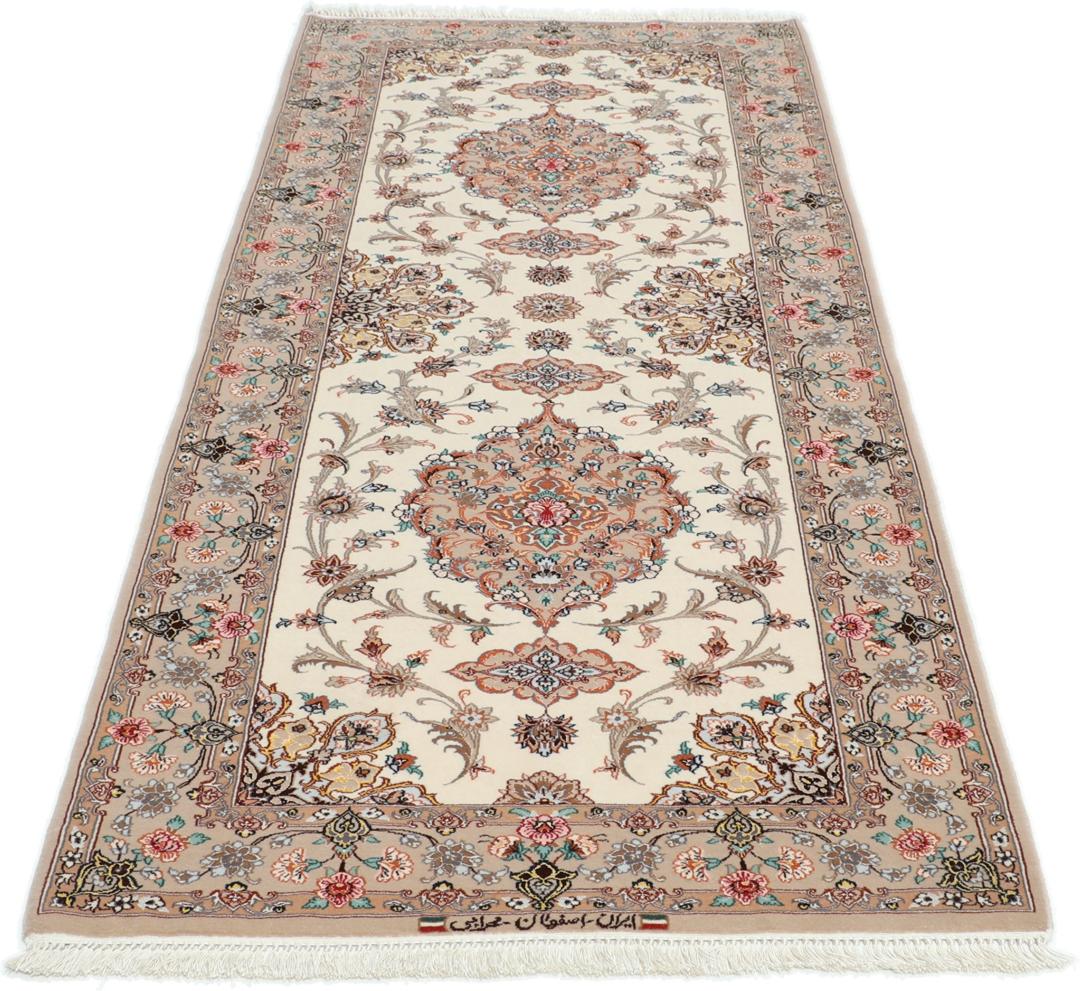En beige Isfahan løber med komplekse blomstermønstre fra Mellemøsten