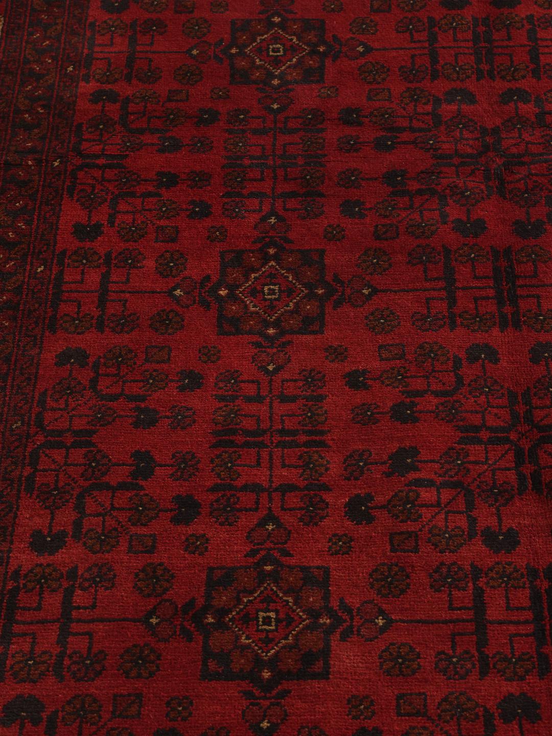 Tapis Afghan Khal Mohammadi noué à la main en rouge foncé avec des motifs géométriques