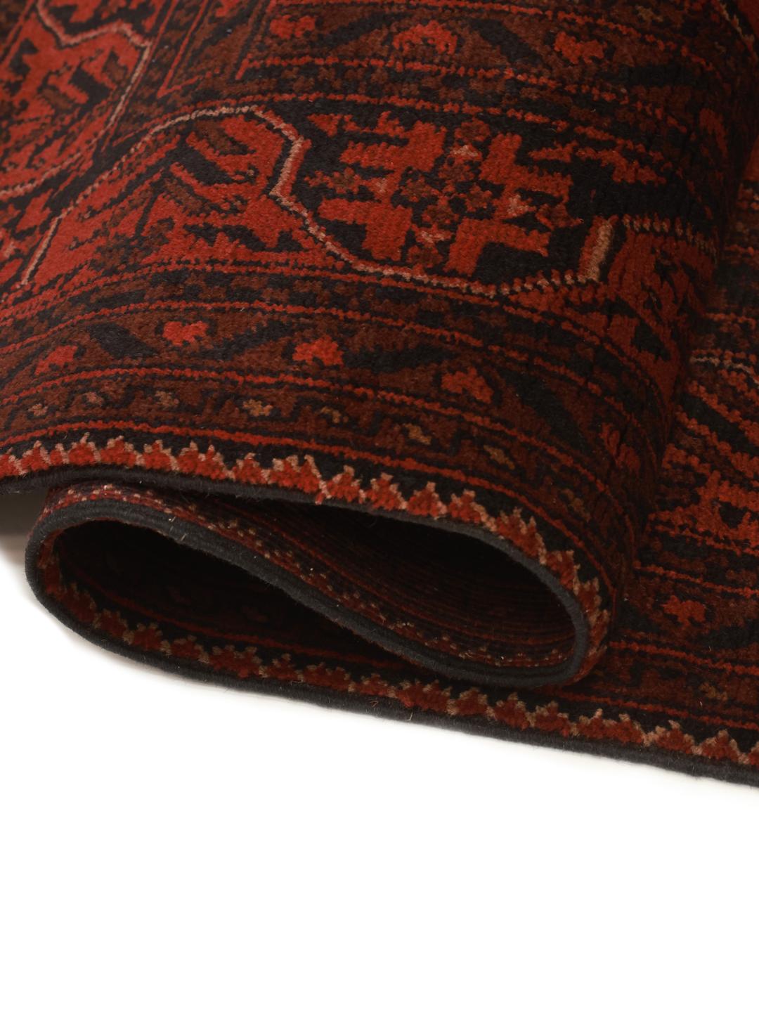 Tapis Afghan Khal Mohammadi noué à la main dans des tons rouge profond avec des motifs géométriques