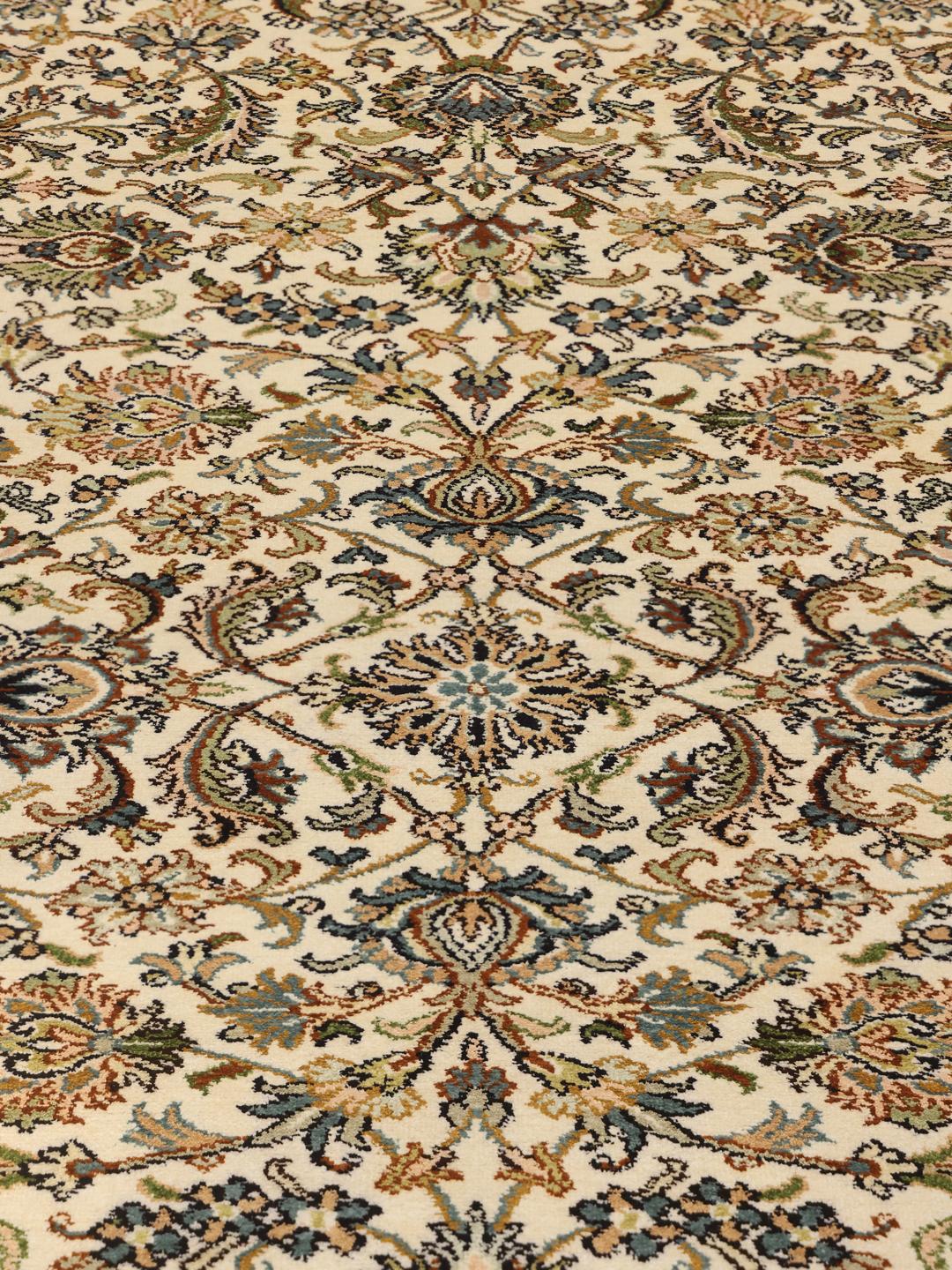 Handgeknoopte Kashmir zijden loper met bloemmotieven in beige, blauwe en groene tinten