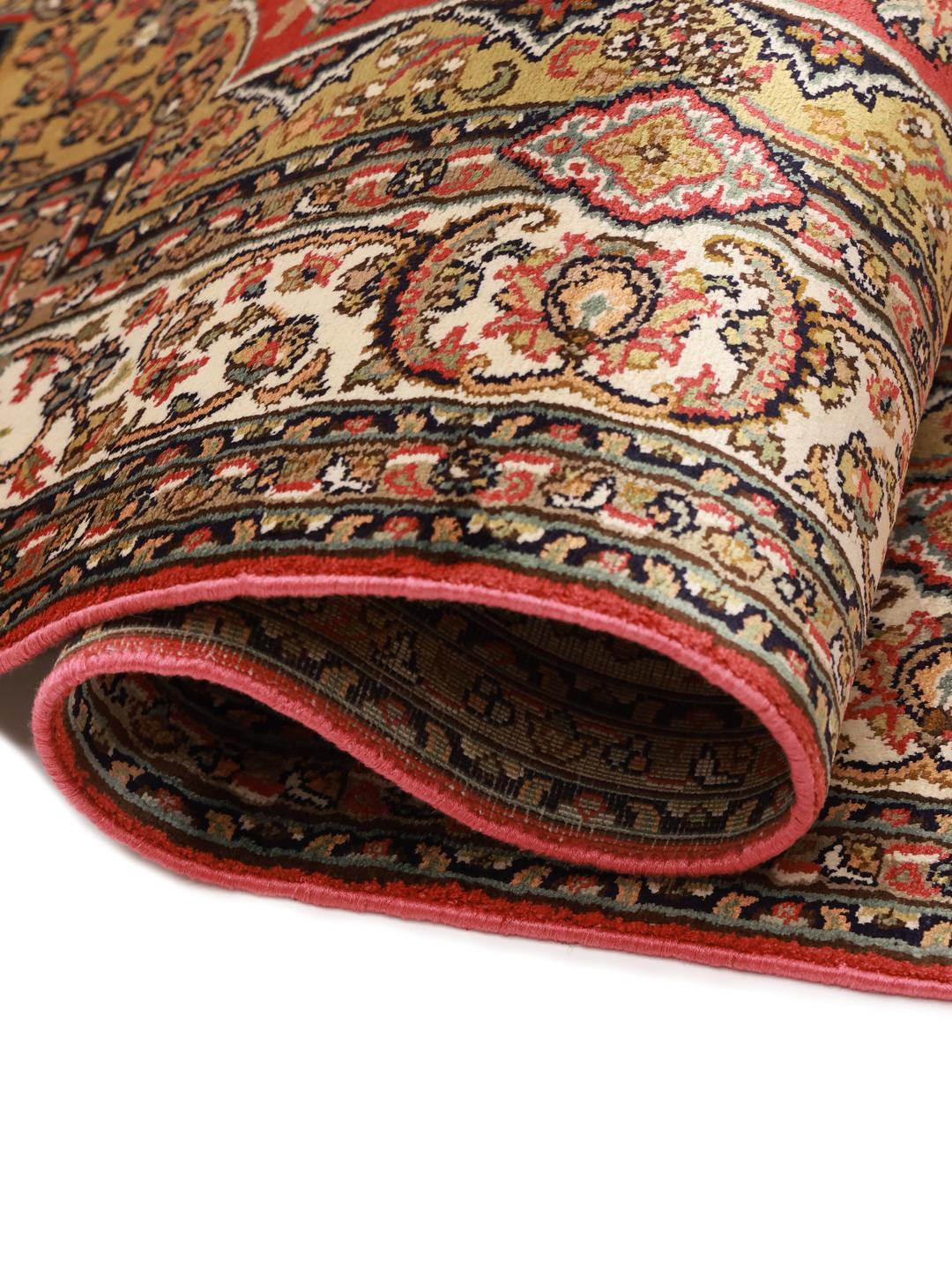 Handgeknoopt Kashmir zijden tapijt uit India met een levendig rood bloemendesign.