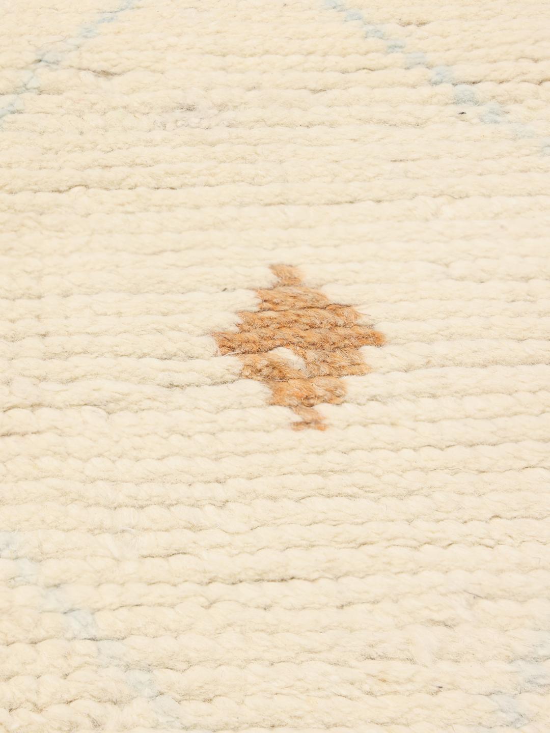 Handgeknoopt Afghaans tapijt met een beige basis en kleurrijk ruitpatroon