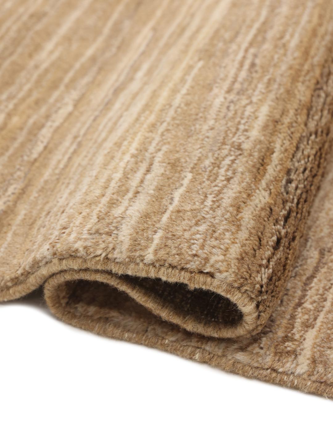 Håndknyttet Gabbeh-tæppe fra Mellemøsten i beige nuancer.