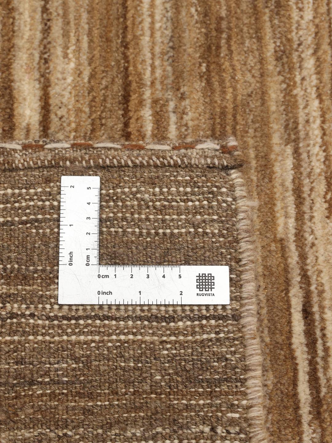 Håndknyttet Gabbeh-tæppe fra Mellemøsten i beige nuancer.