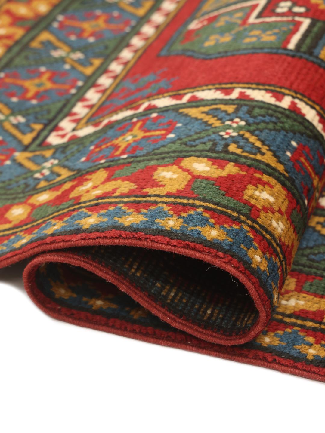 Håndknyttet afghansk tæppe i rødt med traditionelle geometriske motiver