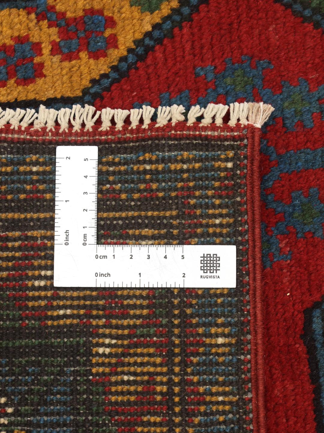 Håndknyttet afghansk tæppe i rødt med traditionelle geometriske motiver
