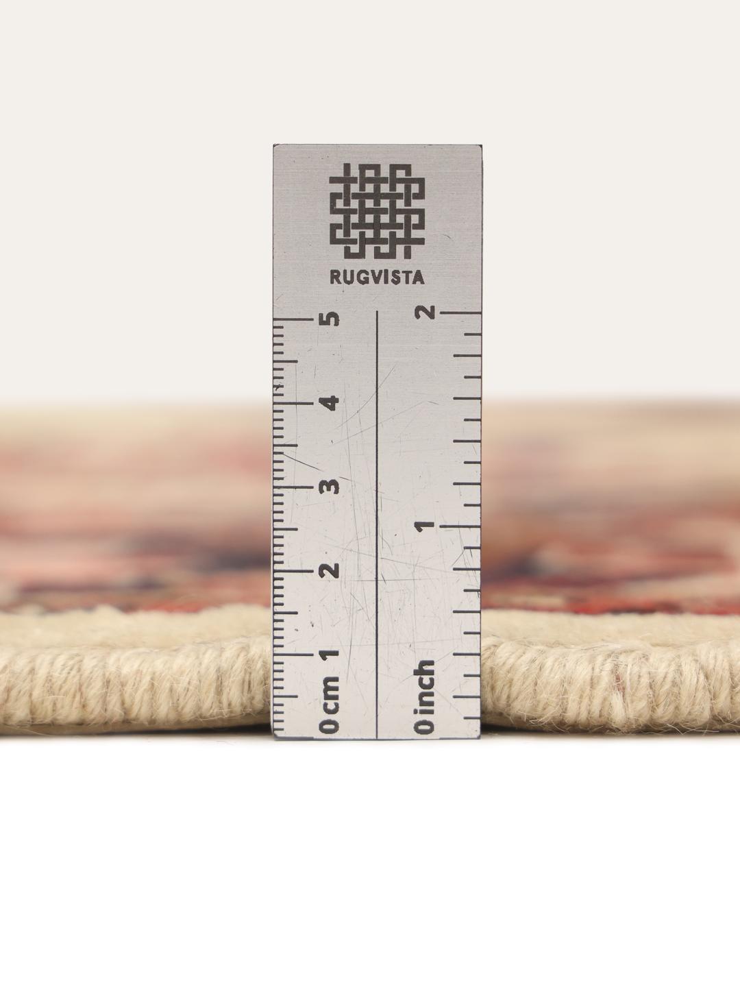 Handgemaakt Lillian-tapijt met een centraal medaillon en bloemmotieven in beige, blauwe en rode tinten