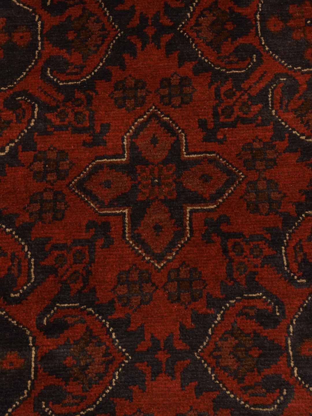 Tapis Afghan Khal Mohammadi noué à la main dans des tons rouge profond