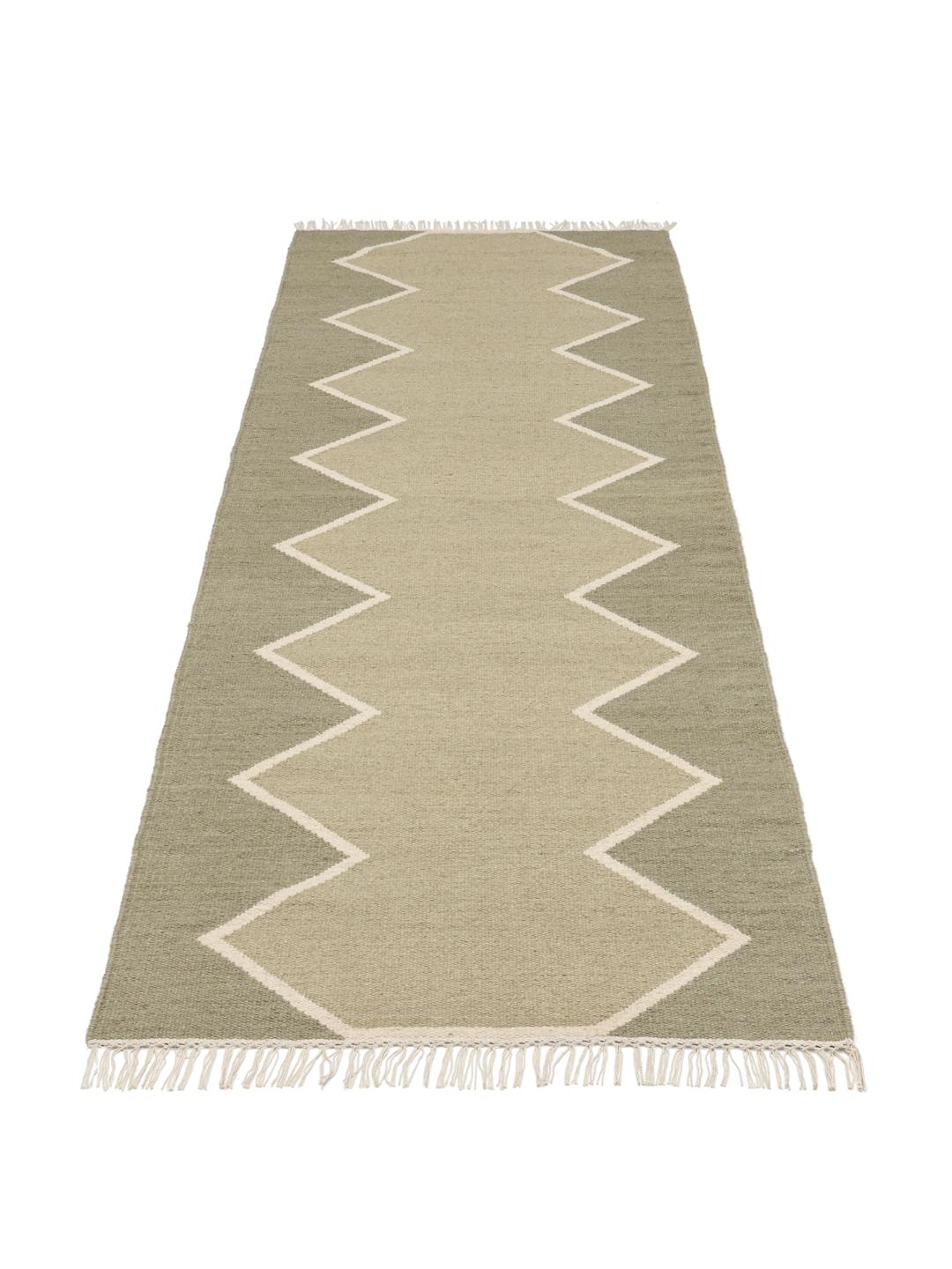 Tapis de couloir vert et blanc tissé à la main avec un motif géométrique et des franges