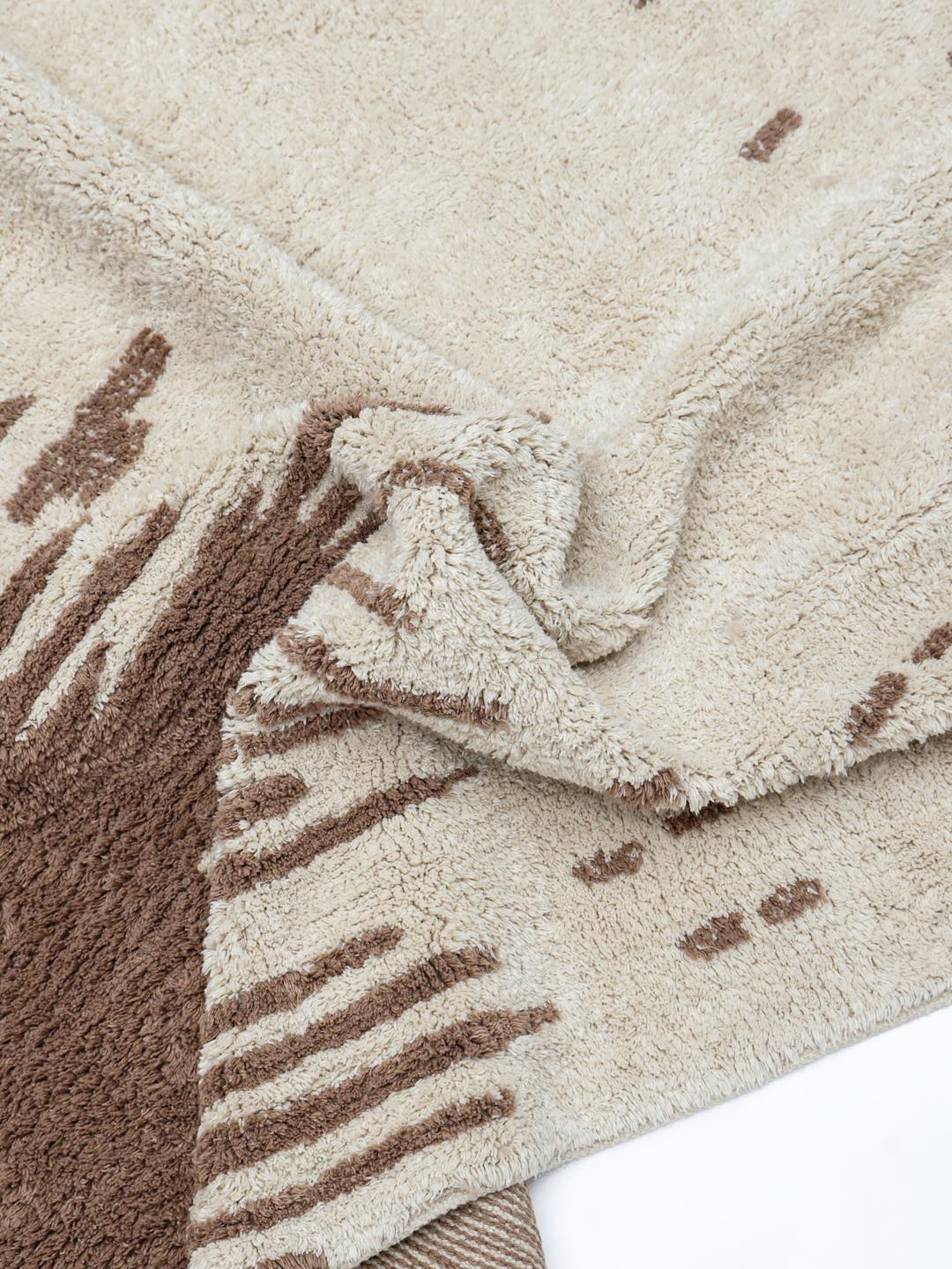 Beige en wit tapijt met organisch patroon en franjes