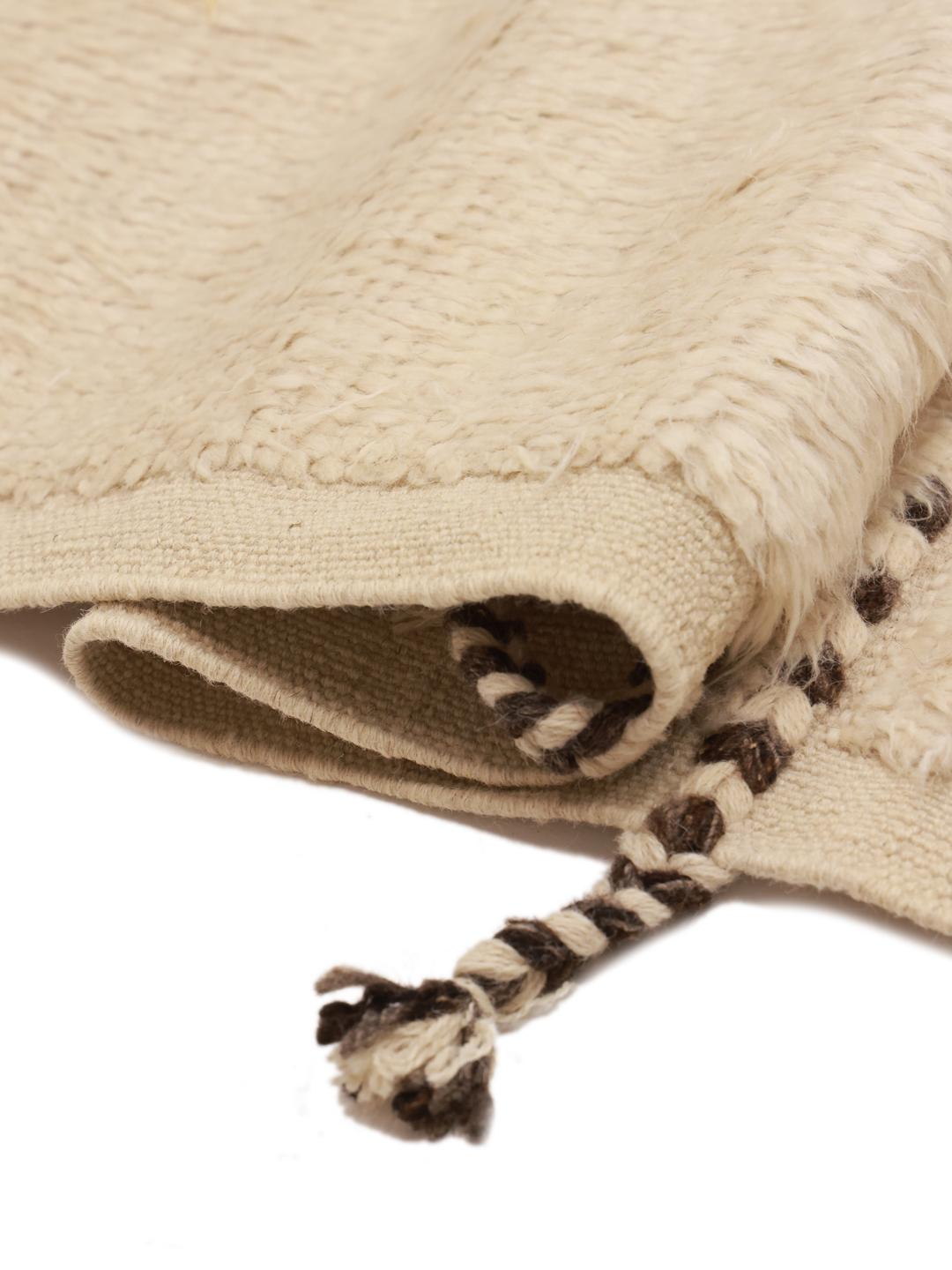 Håndknyttet tæppe i Berber-stil fra Afghanistan i en neutral beige tone med geometriske linjer.