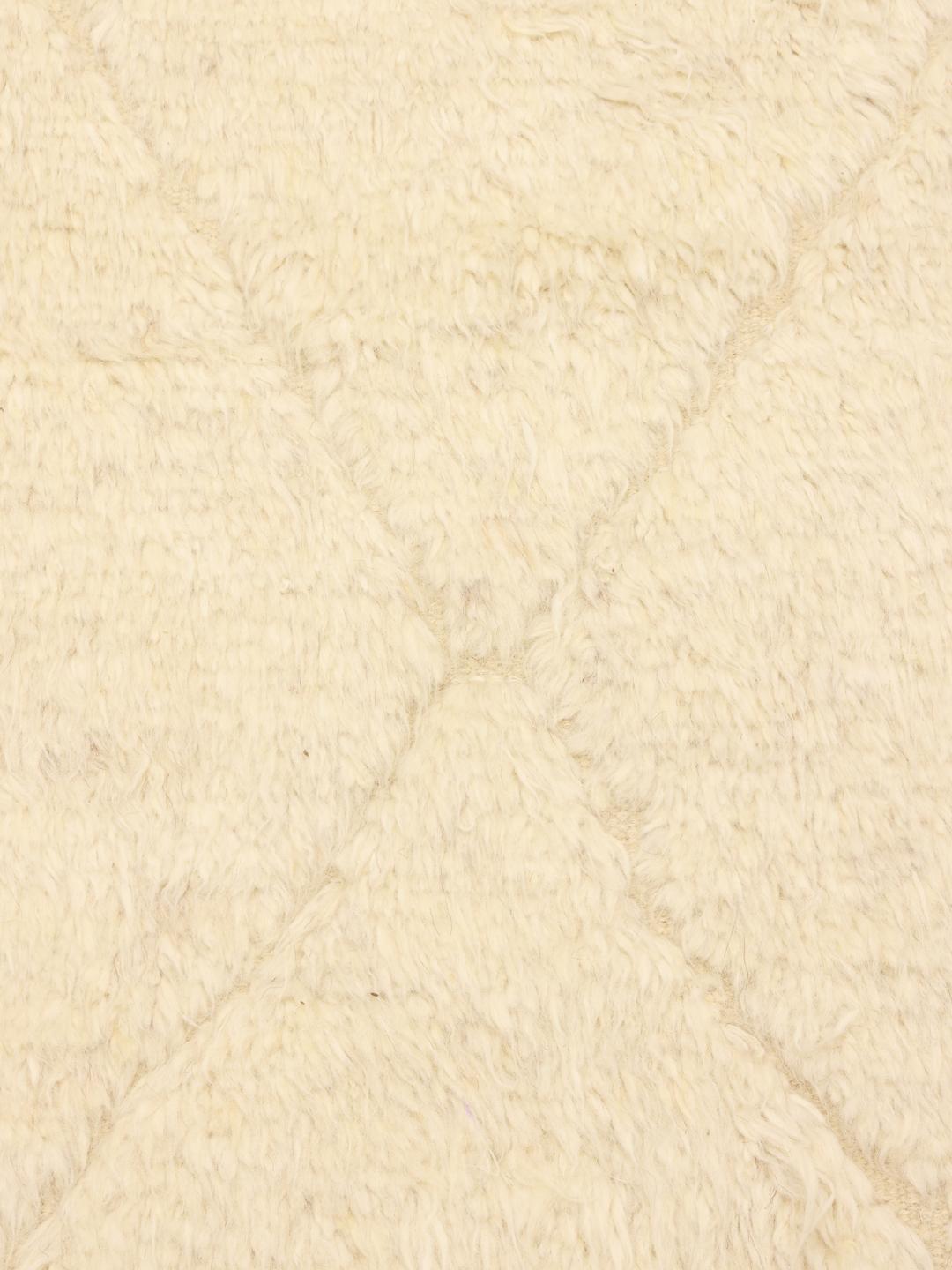 Ręcznie wiązany beżowy dywan z Afganistanu z minimalistycznymi liniami geometrycznymi.