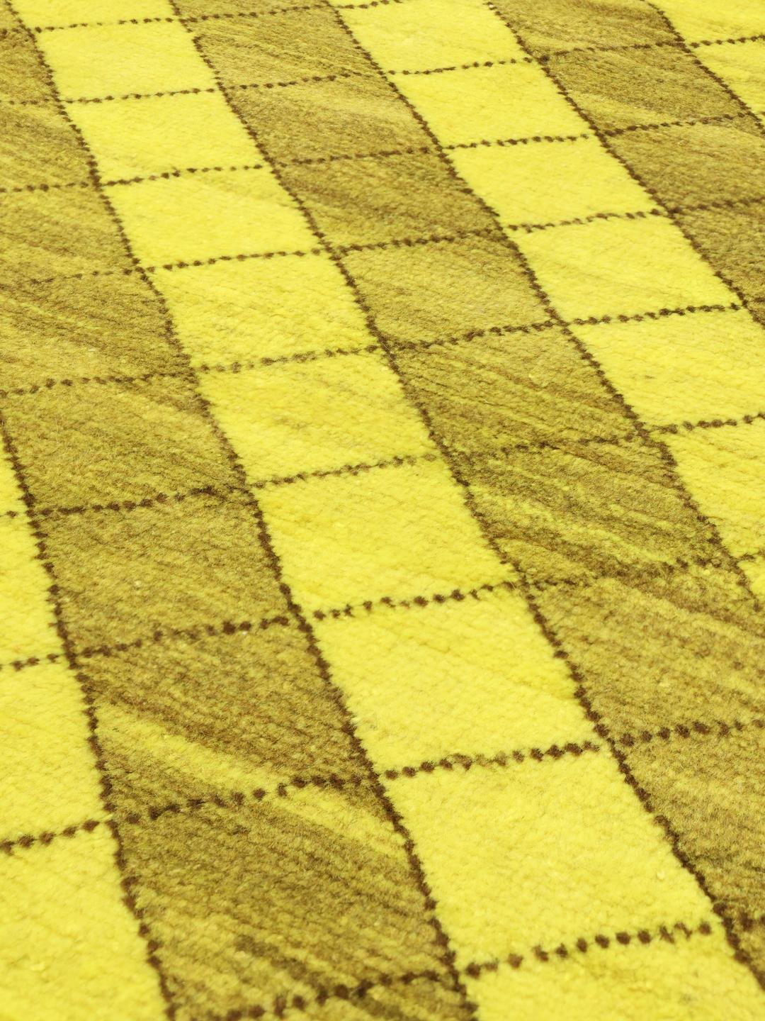 Handgeknoopt Gabbeh Fine tapijt met een geel en bruin geometrisch ruitpatroon