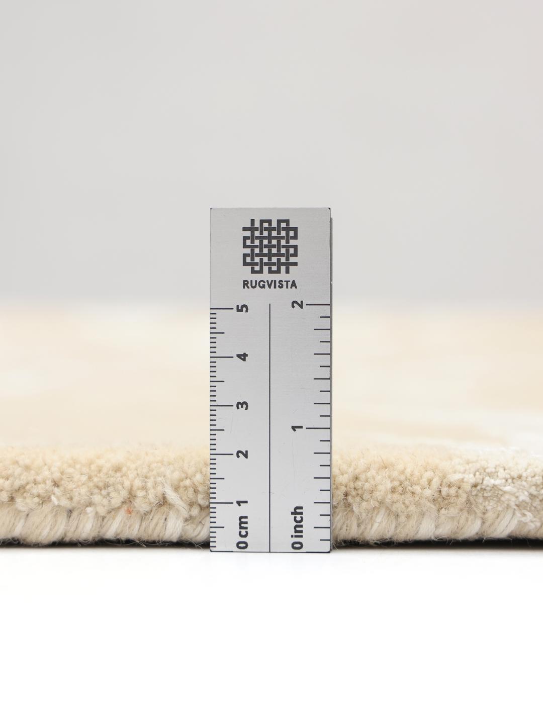 Beige tapijt met een organisch vloeiend patroon