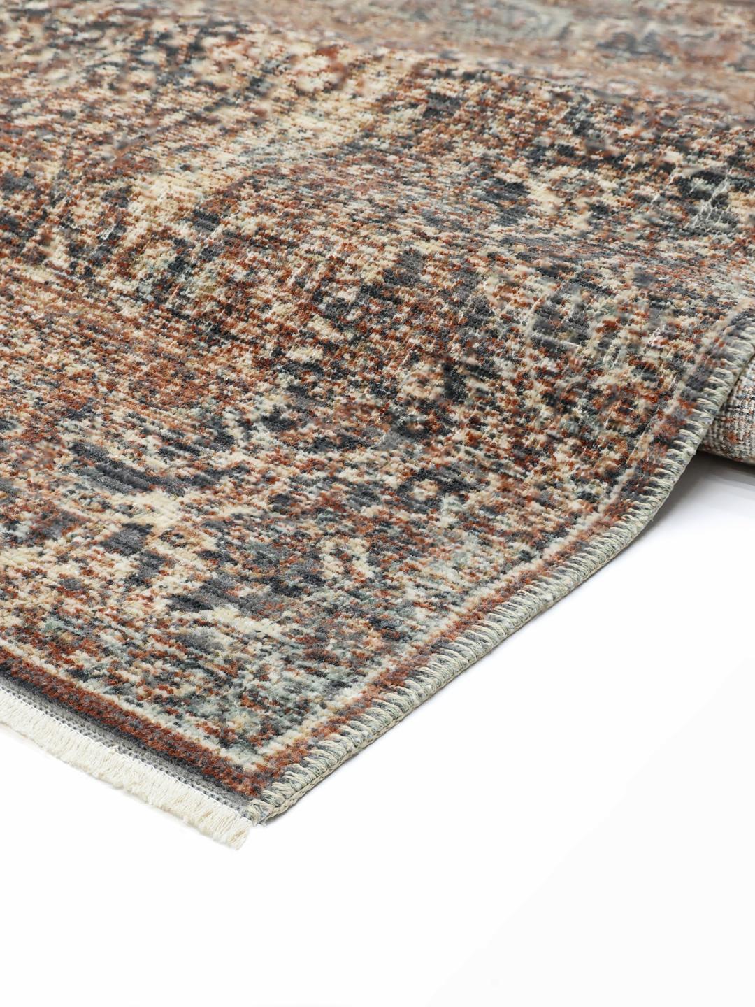bruin en groen vloerkleed