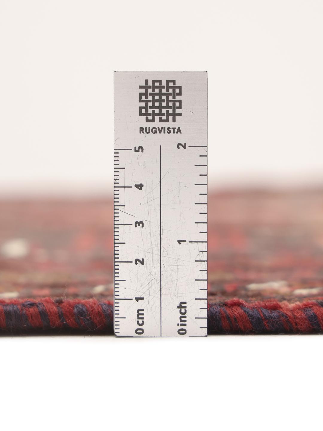 Handgeknoopt tapijt uit het Midden-Oosten in donkerrood met geometrische medaillonpatronen