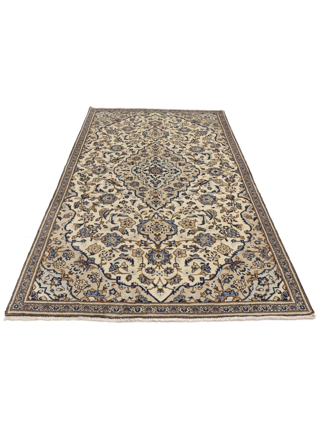 Handgeknoopt Keshan-tapijt met een bloemenmedaillon in beige en blauw uit het Midden-Oosten