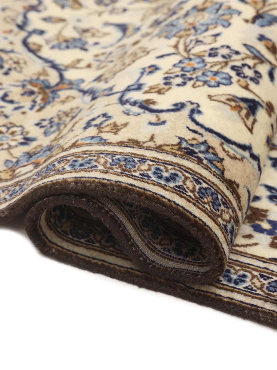 Handgeknoopt Keshan-tapijt met een bloemenmedaillon in beige en blauw uit het Midden-Oosten