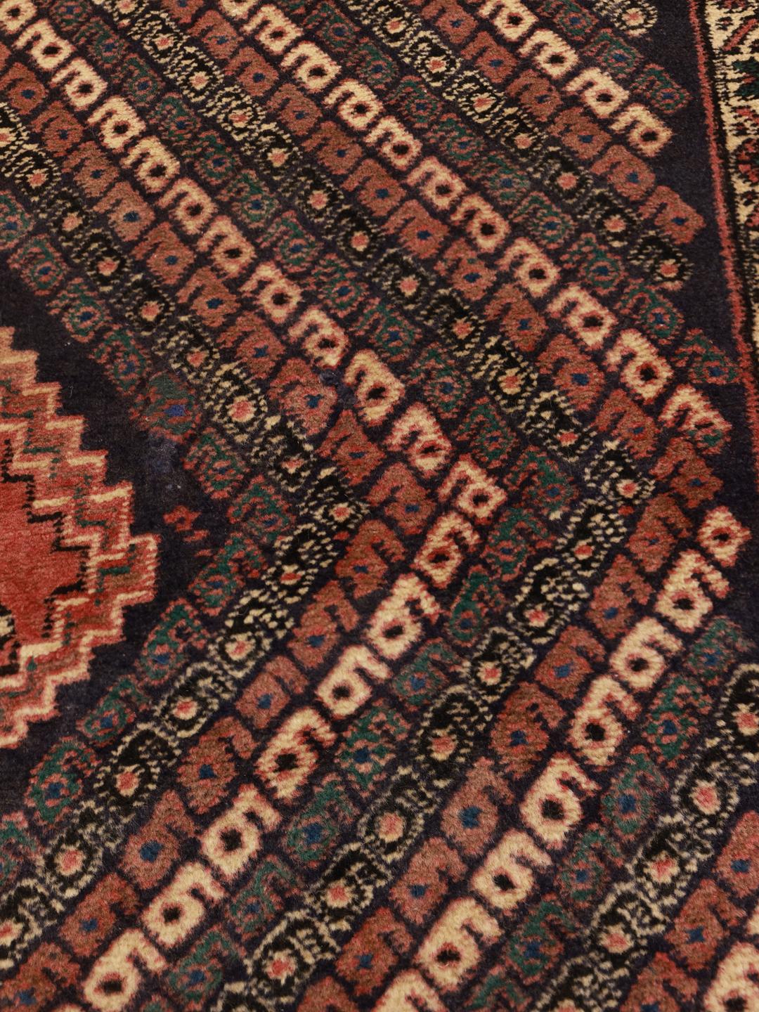 Handgeknoopt Afshar Shahre Babak tapijt met geometrische medaillonmotieven in veelkleurige tinten